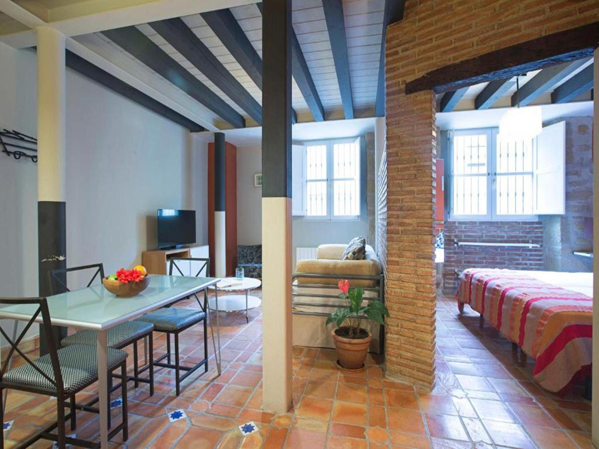 Apartamentos Senorio De Haro 3000 Bagian luar foto
