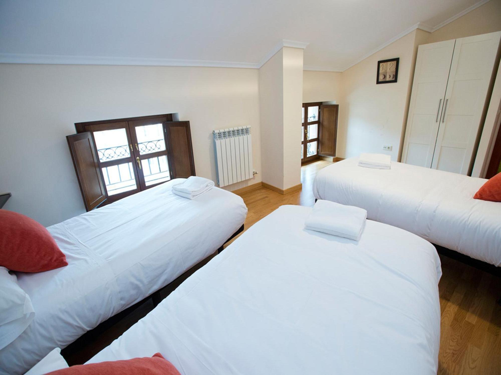 Apartamentos Senorio De Haro 3000 Bagian luar foto