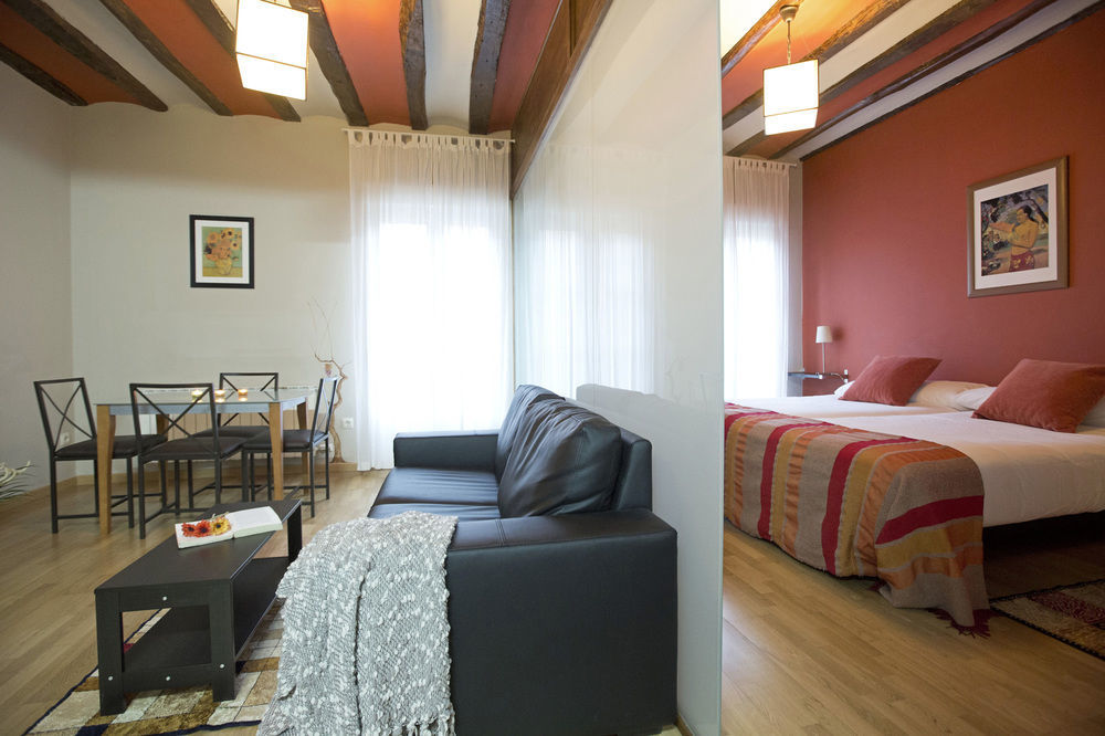 Apartamentos Senorio De Haro 3000 Bagian luar foto